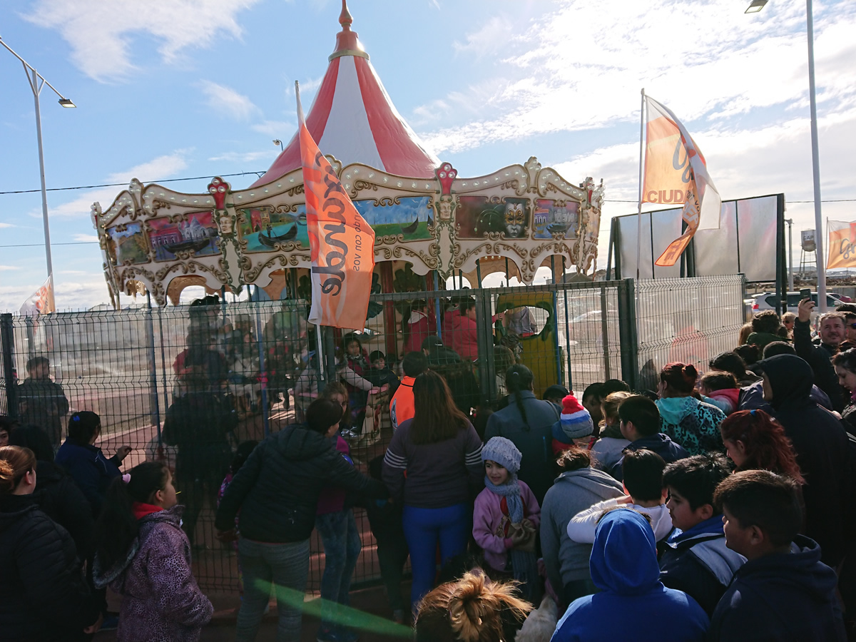 Photo of VECINOS ACOMPAÑARON LA INAUGURACIÓN DEL CARRUSEL DE LA MARGEN SUR