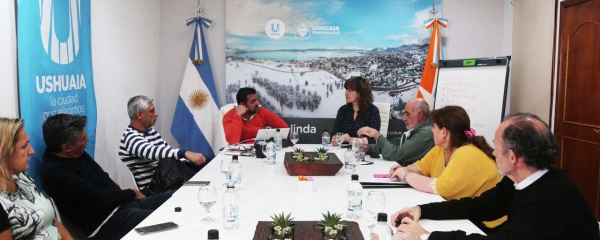 Photo of Gobierno presentó al municipio el proyecto para realizar un centro de atención primaria en el polideportivo pioneros fueguinos