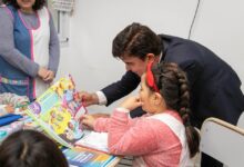 Photo of Espinoza activa la entrega de libros en La Matanza pese al recorte de Milei
