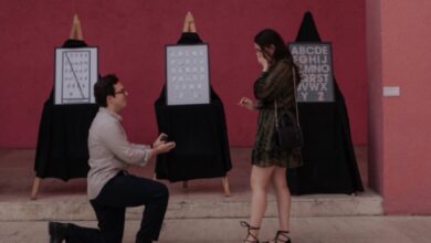 Photo of Le propuso casamiento a su novia en un museo y le pidió a los artistas que colaboraran con sus cuadros