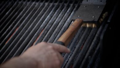 Photo of El truco con cebolla para limpiar la grasa de la parrilla después de hacer un asado