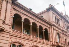 Photo of El balcón de la Casa Rosada: de la fiesta de la democracia a la torta de cumpleaños