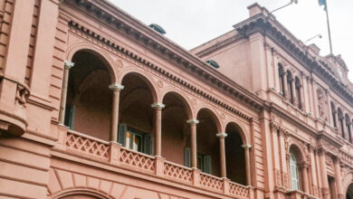 Photo of El balcón de la Casa Rosada: de la fiesta de la democracia a la torta de cumpleaños