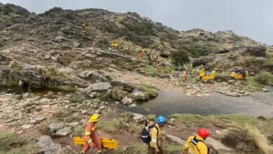 Photo of Más de 140 bomberos trabajan para rescatar a un grupo de adolescentes en el cerro Champaquí