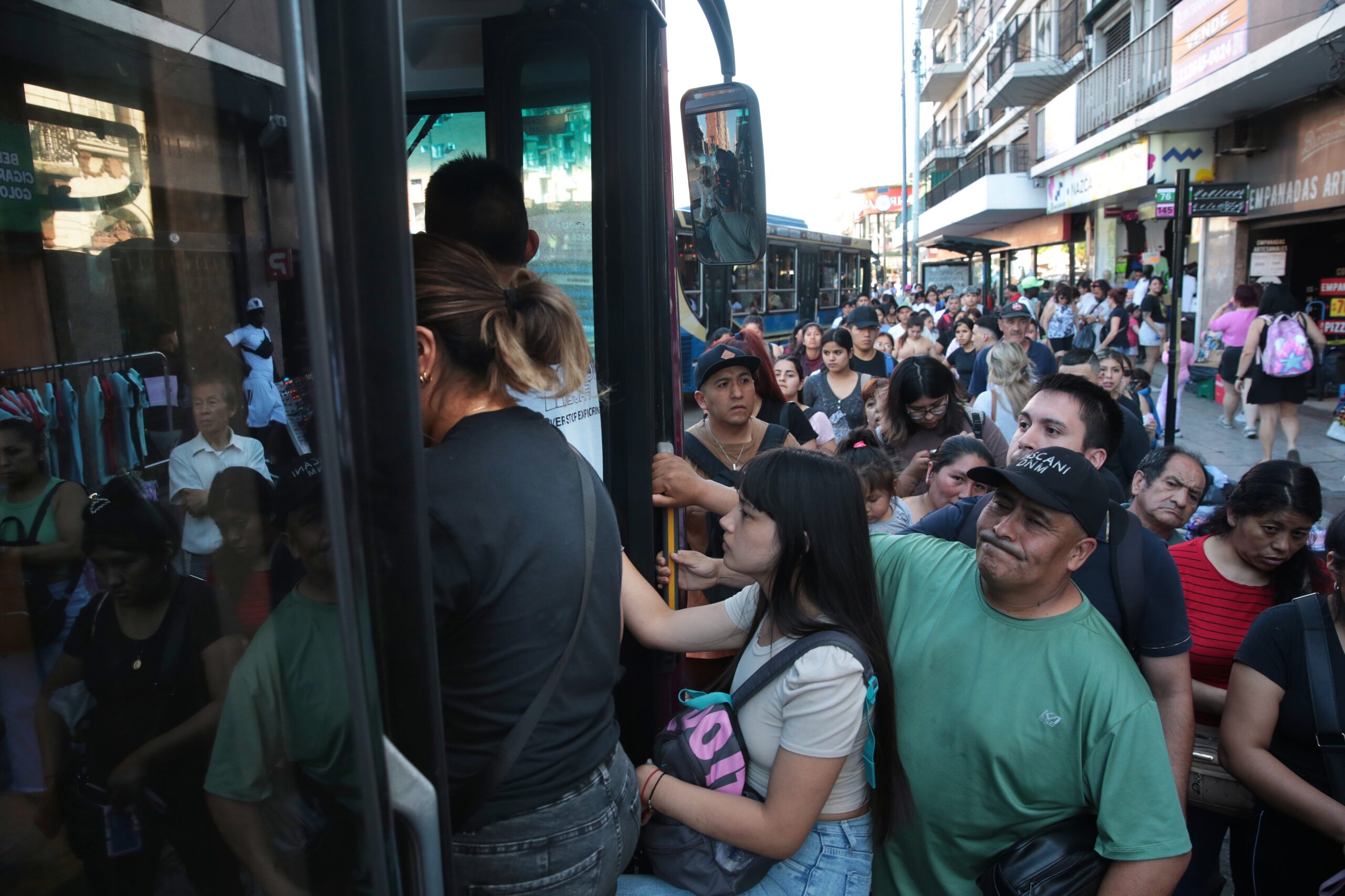 Photo of Se levantó el paro de colectivos del jueves 31 de octubre: hubo acuerdo entre la UTA y las empresas