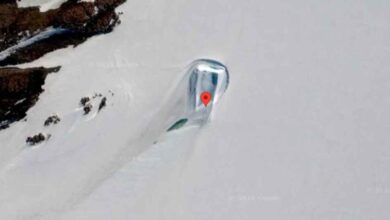 Photo of Encuentran una misteriosa puerta de hielo en la Antártida entre la nieve y las montañas