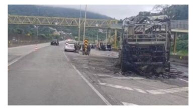 Photo of Brutal ataque en Brasil: barrabravas de Palmeiras prendieron fuego un micro y un hincha de Cruzeiro murió carbonizado