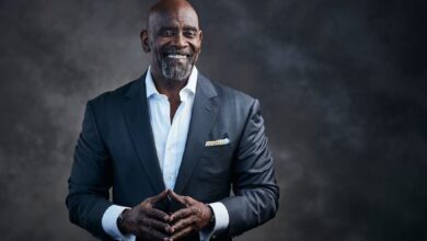 Photo of Quién es Chris Gardner, el hombre que dormía en la calle con su hijo, se convirtió millonario y llegó a Hollywood