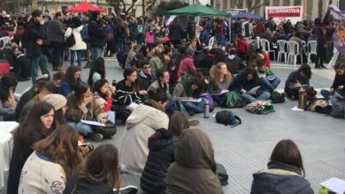 Photo of Universitarios organizan clases públicas en la Plaza de Mayo: estudiarán frente al despacho de Milei