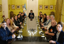 Photo of Javier Milei recibió a sobrevivientes israelíes del ataque de Hamas del 7 de octubre de 2023