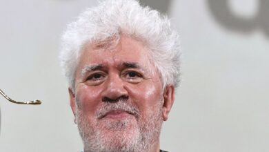 Photo of Así es la majestuosa mansión en la que Almodóvar grabó su última película y que fusiona lo natural con lo artificial