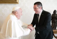 Photo of Papa Francisco junto a Martín Perez: “sigan trabajando por la paz y la defensa de la soberanía en el fin del mundo”