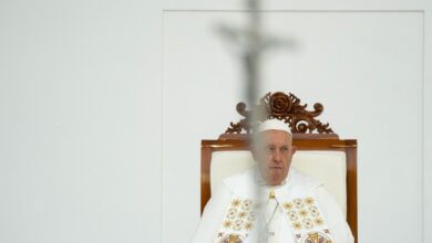 Photo of El Papa pone en La Plata a un cura villero de extrema confianza en reemplazo del arzobispo que lo desafió​El Papa pone en La Plata a un cura villero de extrema confianza en reemplazo del arzobispo que lo desafió 