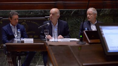 Photo of Néstor Grindetti estaba exponiendo un informe de gestión en la Legislatura porteña pero no tenía la última hoja del discurso: “Papelón, qué desastre”