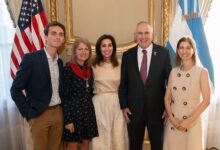 Photo of Escritores y editores argentinos visitaron al embajador de Estados Unidos en el Palacio Bosch