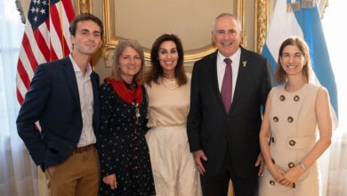 Photo of Escritores y editores argentinos visitaron al embajador de Estados Unidos en el Palacio Bosch