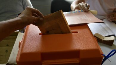 Photo of Los equipos de Yamandú Orsi y Álvaro Delgado afinan mecanismos para monitorear los votos