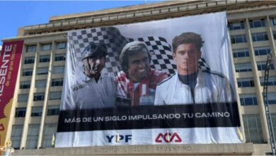 Photo of El Automóvil Club Argentino celebró sus 120 años con una gigantografía de tres grandes pilotos argentinos