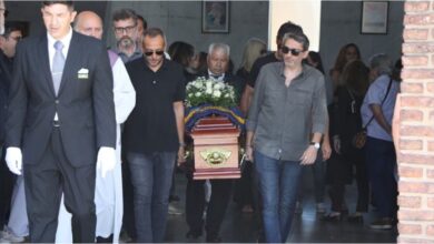 Photo of Emotiva despedida a Roberto Giordano: amigos y familiares presentes en el Cementerio de la Chacarita