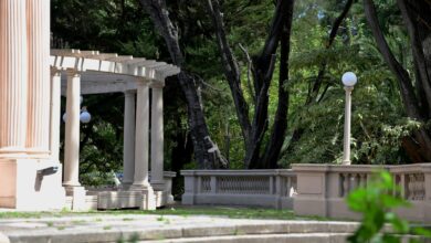 Photo of Entre pujas políticas y promesas demoradas, un histórico anfiteatro al aire libre espera abandonado su hora de renacer