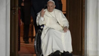 Photo of Nuevo parte médico: el papa Francisco está estable y presenta una «leve mejoría»