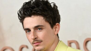 Photo of Las reacciones más divertidas del particular look de Timothée Chalamet en los Oscar 2025