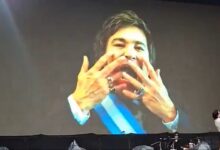 Photo of Una banda bonaerense proyectó un fuerte video en contra de Javier Milei en el Lollapalooza