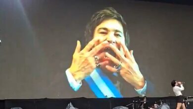 Photo of Una banda bonaerense proyectó un fuerte video en contra de Javier Milei en el Lollapalooza