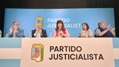 Photo of El PJ denuncia un pacto Milei-Clarín para aprobarle la compra de Telefónica​El PJ denuncia un pacto Milei-Clarín para aprobarle la compra de Telefónica 