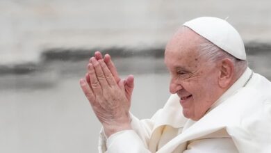 Photo of Nuevo parte: el Papa sigue estable y El Papa ha descansado bien toda la noche”