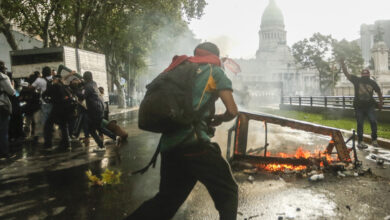 Photo of Así fue el momento en que el cartucho de gas impactó en la cabeza del fotoperiodista Pablo Grillo