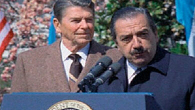 Photo of El día que Alfonsín le respondió a Ronald Reagan en los jardines de la Casa Blanca