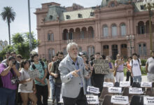 Photo of Docentes universitarios dieron una clase pública para el Gobierno en Plaza de Mayo, pero todos pegaron «faltazo»