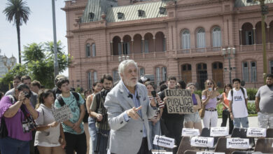 Photo of Docentes universitarios dieron una clase pública para el Gobierno en Plaza de Mayo, pero todos pegaron «faltazo»