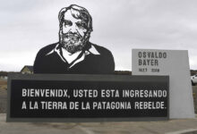 Photo of Más negacionismo: a un día del 24 de marzo, el Gobierno demolió un monumento a Osvaldo Bayer