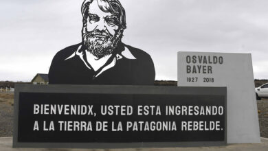 Photo of Más negacionismo: a un día del 24 de marzo, el Gobierno demolió un monumento a Osvaldo Bayer