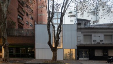 Photo of Son argentinos y diseñaron una clínica veterinaria en Caballito que compite por un premio internacional de arquitectura