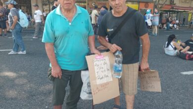 Photo of Los ciudadanos “de a pie” que acompañaron el reclamo de los jubilados: “No tenemos que ser cobardes”