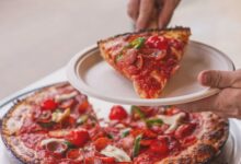 Photo of Así es la pizzería de Chicago que se posicionó entre las mejores del mundo: cuánto cuesta una grande de pepperoni