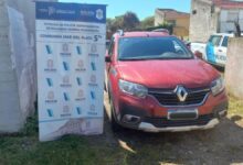 Photo of Chocó contra un árbol y terminó detenido porque manejaba un auto robado