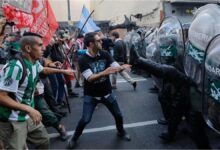 Photo of La Ciudad le prohibió el ingreso a los estadios a diez barras tras los incidentes en el Congreso