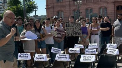 Photo of Tras el reclamo universitario: así fue la clase pública en Plaza de Mayo