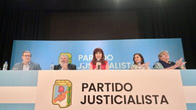 Photo of Acuerdo FMI: Cristina pone presión a gobernadores y llama a Consejo del PJ para rechazar el DNU