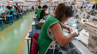 Photo of La UIA, contra la baja de impuestos a la importación de productos textiles: «Competencia desigual y desleal»