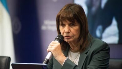 Photo of Patricia Bullrich presentará el proyecto de ley Antibarras para endurecer penas e investigar rol de dirigentes