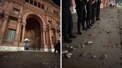 Photo of La marcha de jubilados llegó hasta Casa Rosada y los manifestantes tiraron piedras contra el edificio