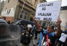 Photo of Los jubilados marchan, la Policía reprime