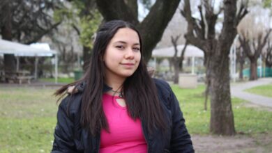 Photo of “Está decidida a no abandonarlos”: la lucha de una adolescente en la provincia con más suicidios del país