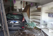 Photo of Dos muertos en Parque Chacabuco: los antecedentes del detenido y la foto del auto incrustado en una panadería