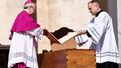 Photo of Funeral del papa Francisco: qué representa el libro que estaba sobre el féretro durante la ceremonia